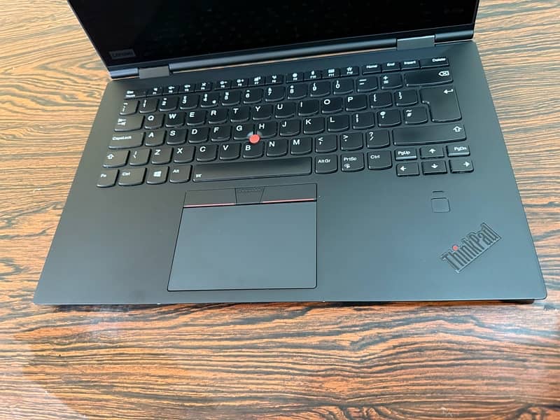 Lenovo Thinkpad X1 Yoga ( x360 Pen and Touch Display ) 8