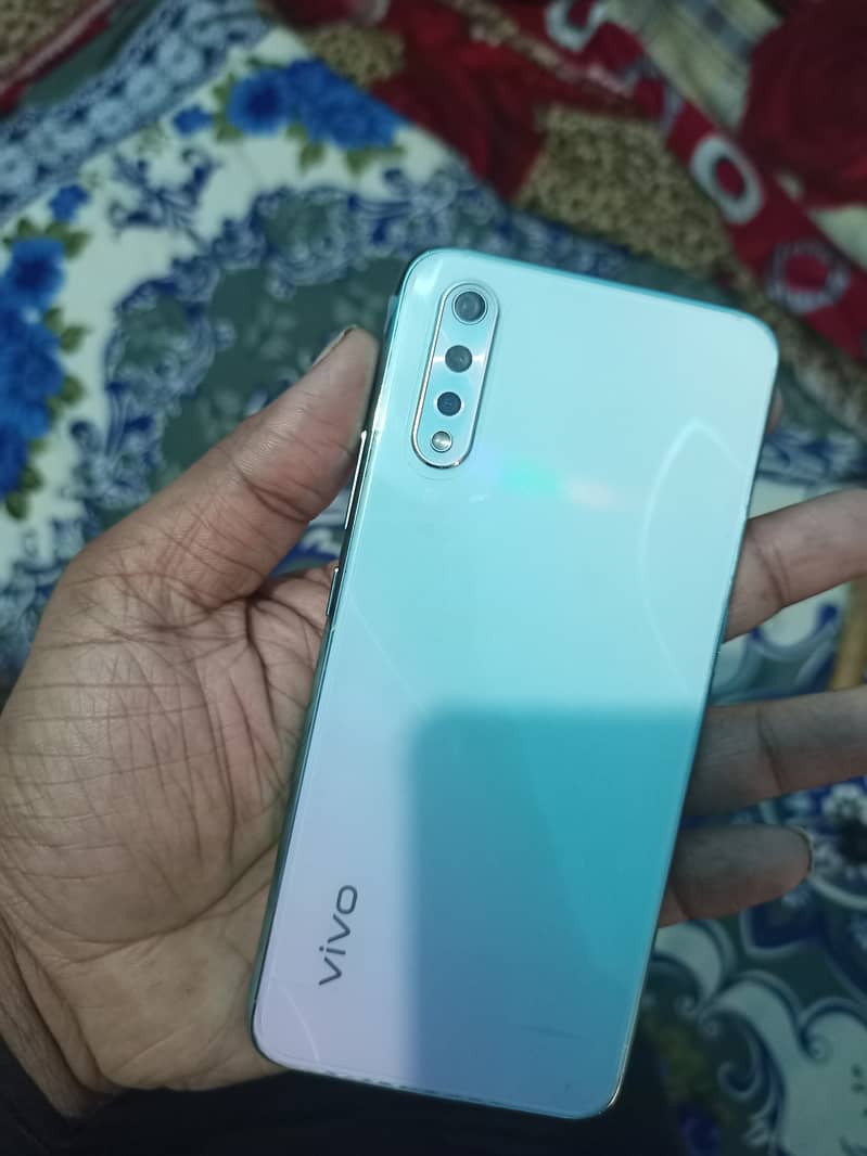 vivo s1 4/128 gb lush condition 2