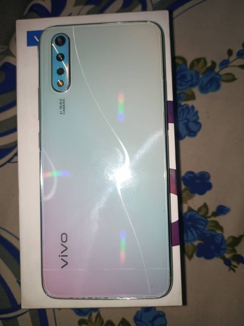 vivo s1 4/128 gb lush condition 3