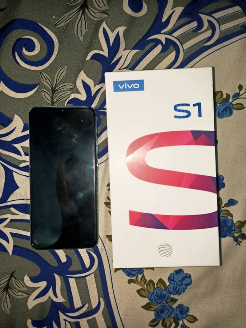 vivo s1 4/128 gb lush condition 6