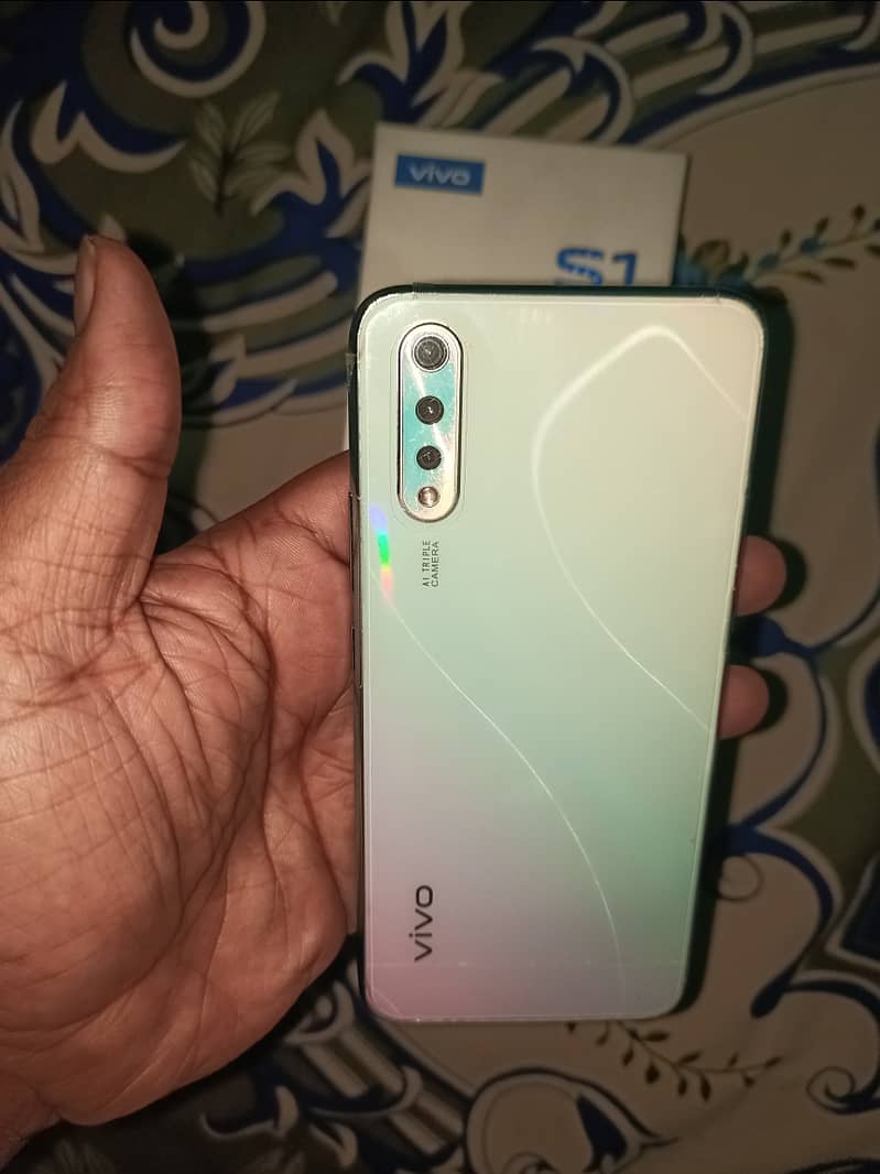 vivo s1 4/128 gb lush condition 8