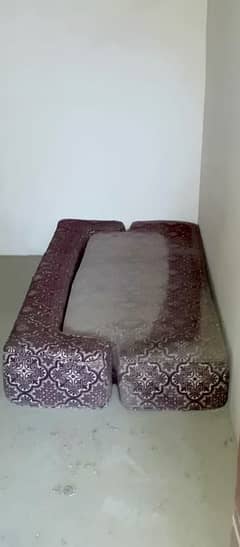 sofa com bed hai used  foam bilkul awesome hai koi daba hoa nhi hai