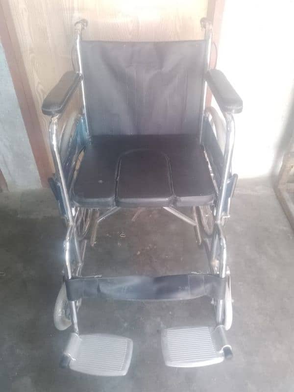 Wheel chair+commode (New) 0