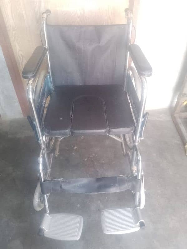 Wheel chair+commode (New) 1