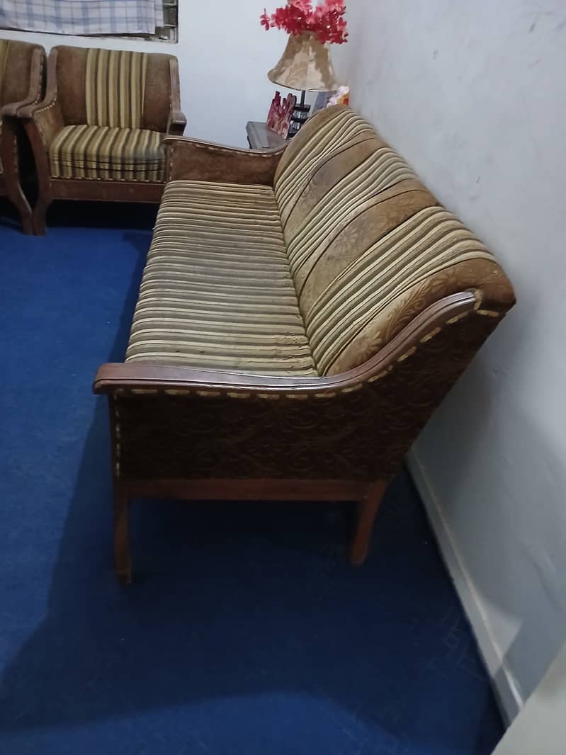 Sofa for Sell 0