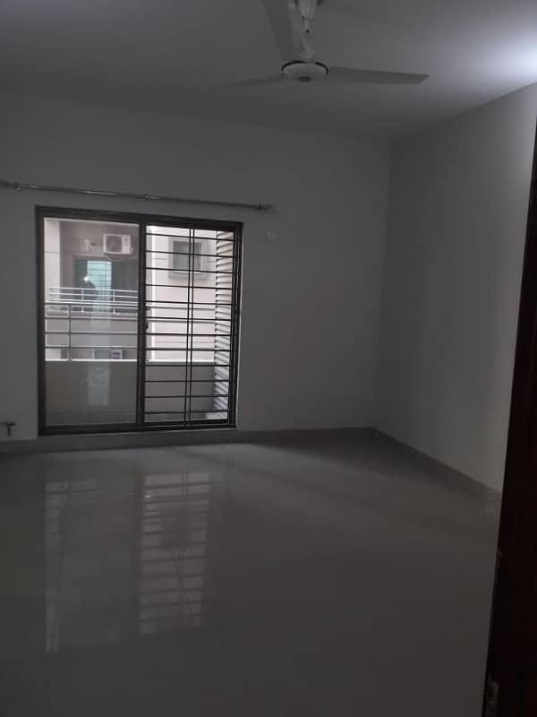 Brand New 13 Marla 4 Bedroom Flat for Sale in Askari -11 Lahore. 7