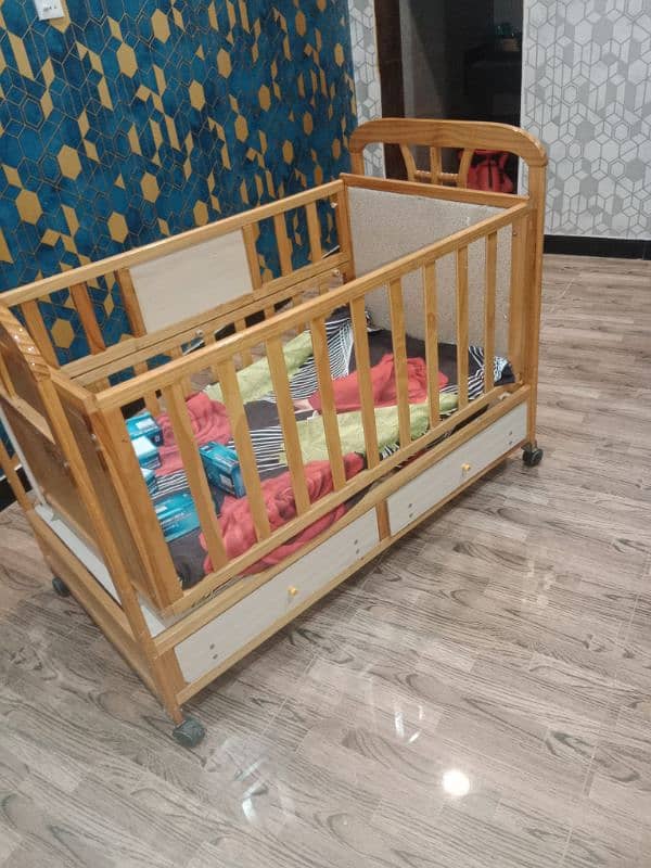 baby cot all ok sirf just 1 month used 3