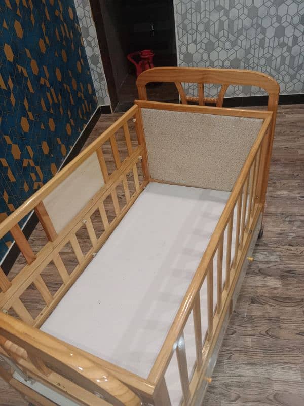 baby cot all ok sirf just 1 month used 5