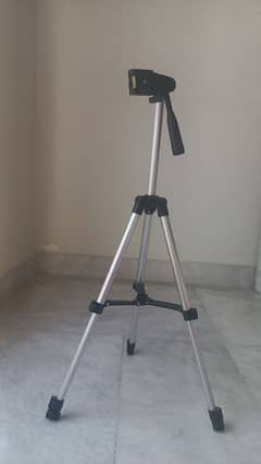 Lightweight Adjustable Aluminum Tripod Stand for Cameras & Mobile Pho