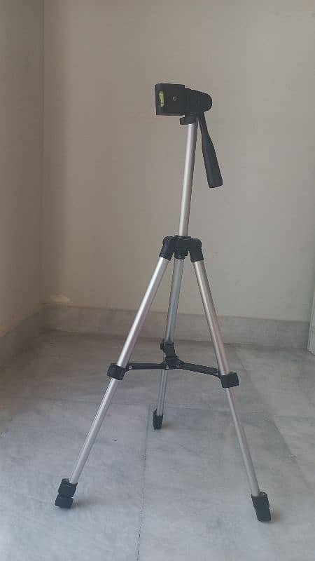 Lightweight Adjustable Aluminum Tripod Stand for Cameras & Mobile Pho 0