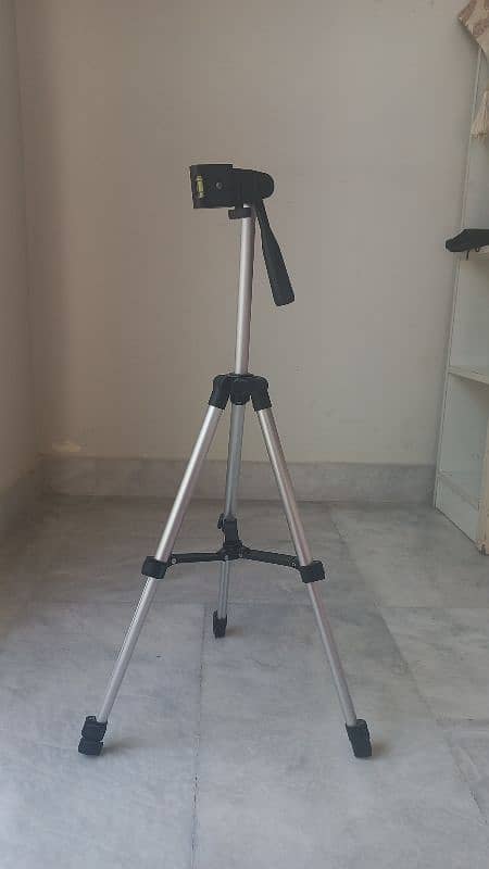 Lightweight Adjustable Aluminum Tripod Stand for Cameras & Mobile Pho 1