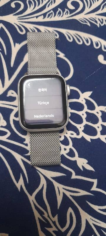 APPLE WATCH 10/10 CONDITION 100 percent battery 5