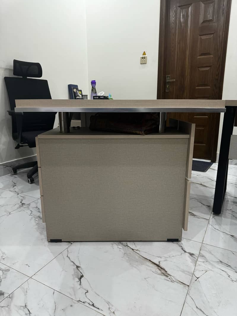 Corporate Office Table along With Side Table Set. Customised 4