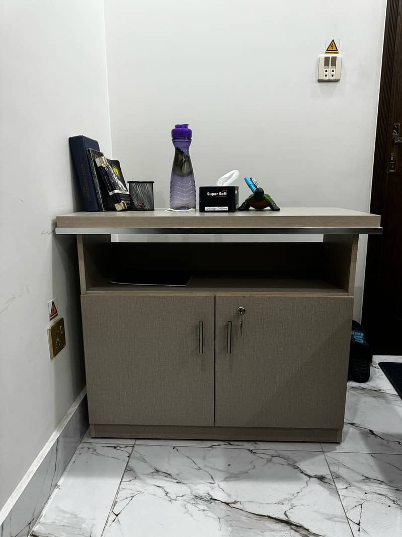 Corporate Office Table along With Side Table Set. Customised 6