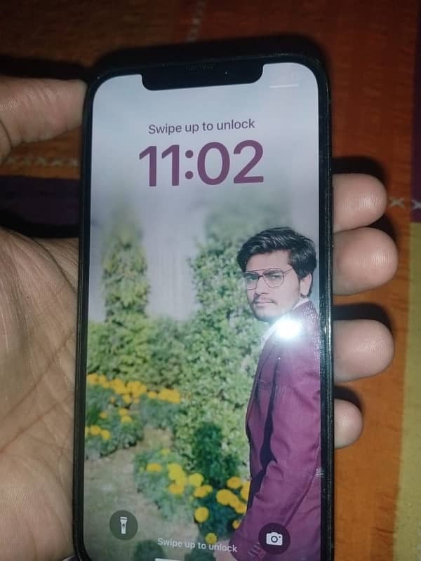 i phone 12 pro with charger 7