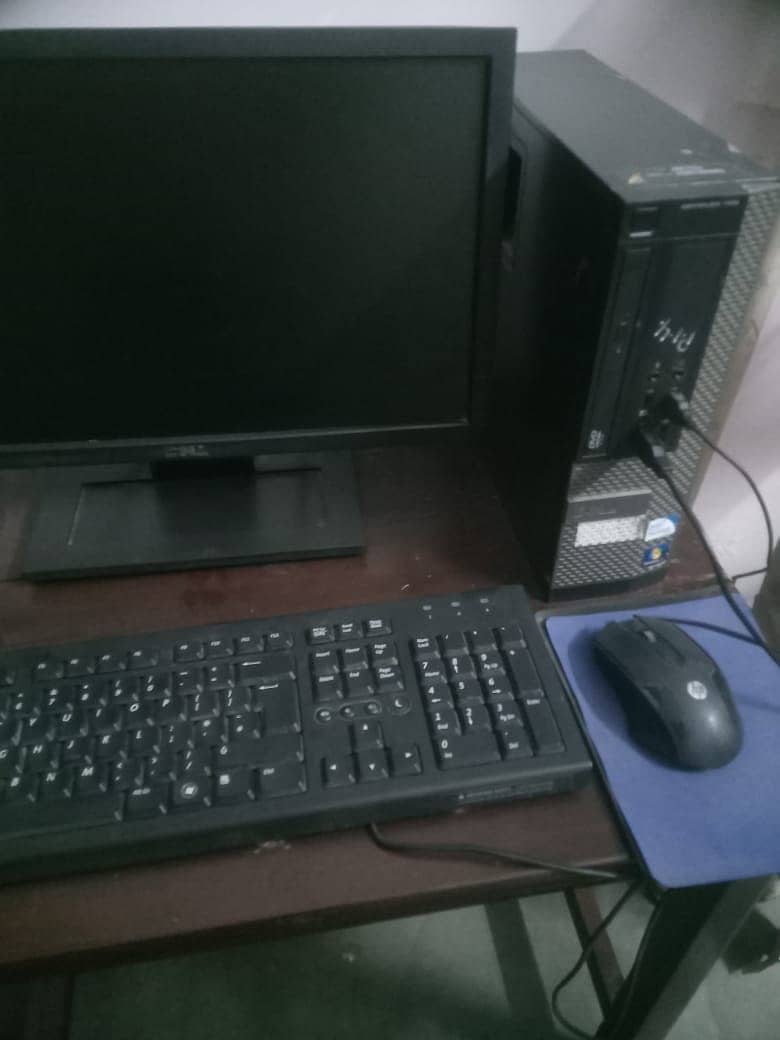 Desktop Computer (Complete Setup) 0