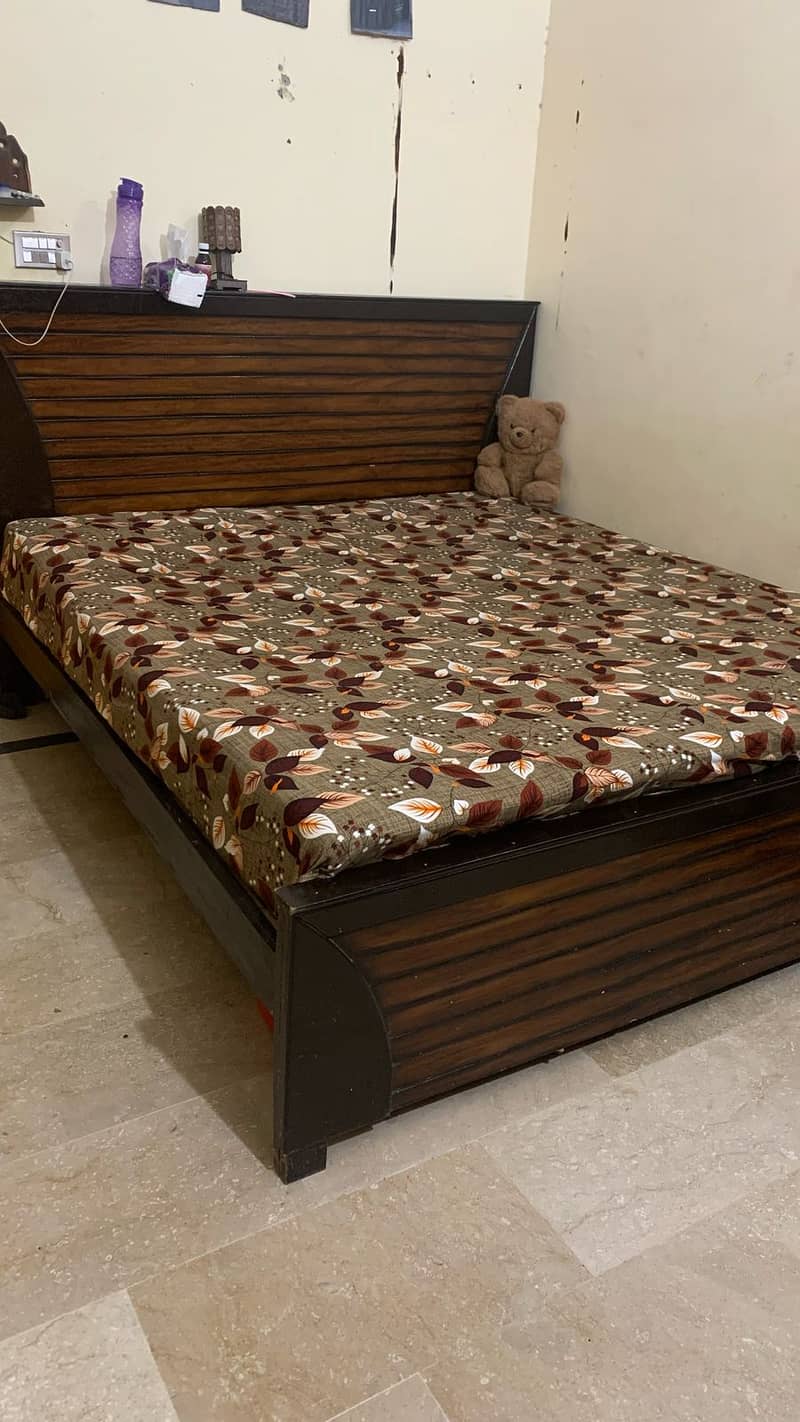 King size bed its in used condition without mattress 2