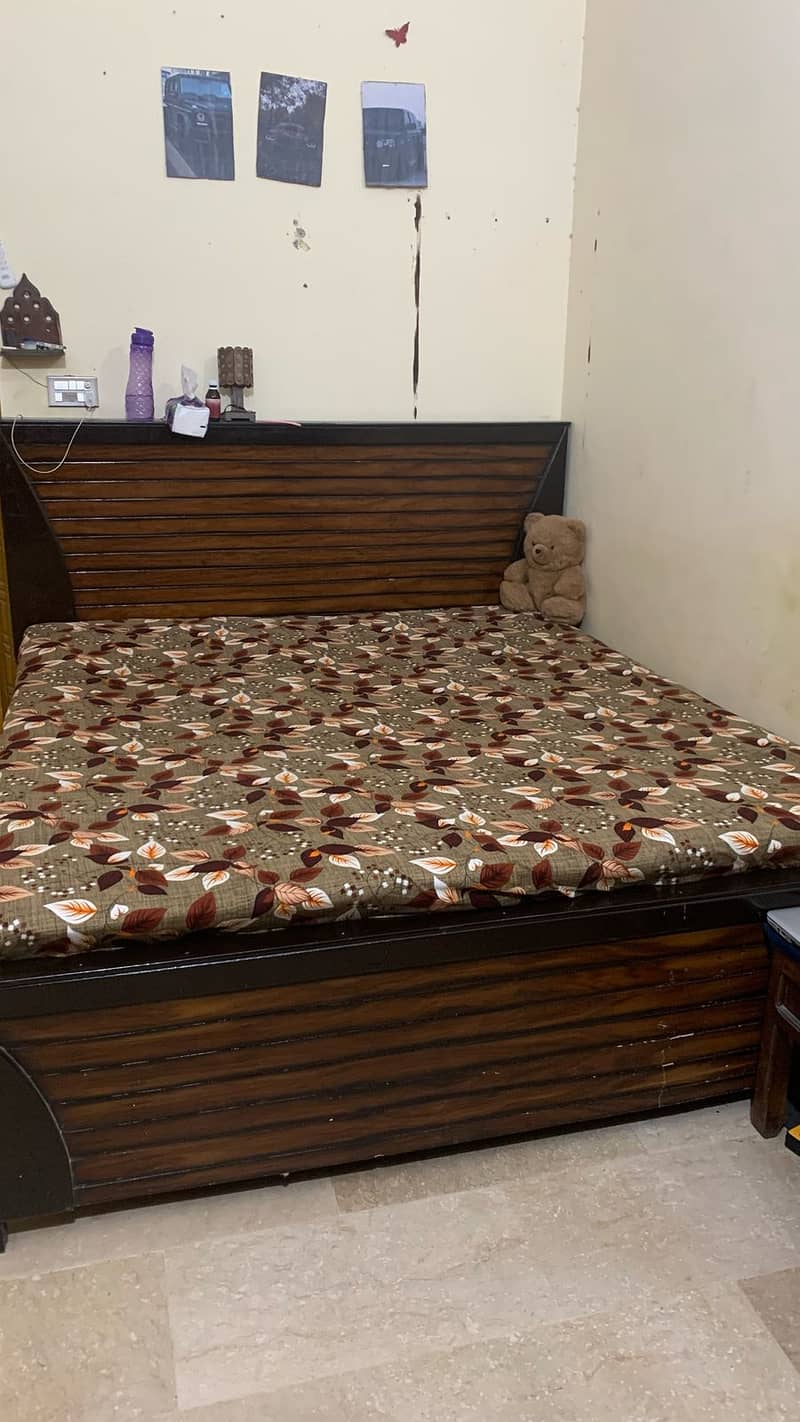 King size bed its in used condition without mattress 3