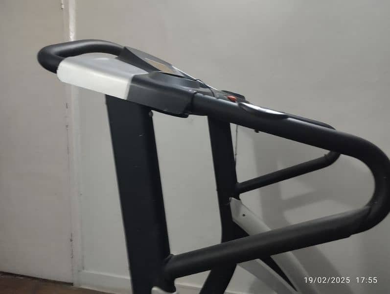 Treadmill for sale 70000 2