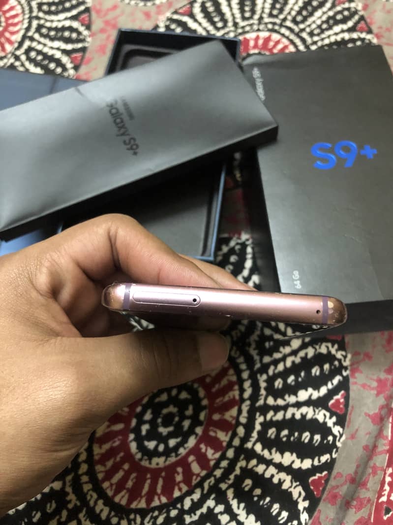 Samsung Mobile S9 Plus 4