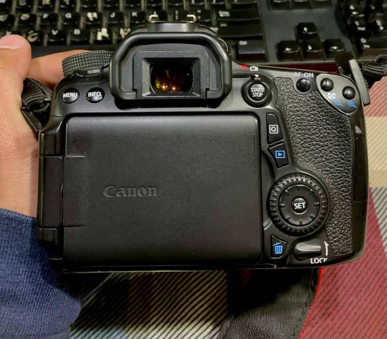 Canon 70D W 6