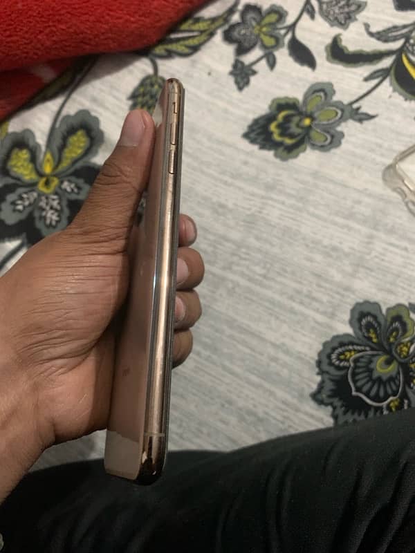 Iphone XS Max 256 GB Gold Color 3