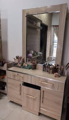 DRESSING TABLE USED LIKE NEW