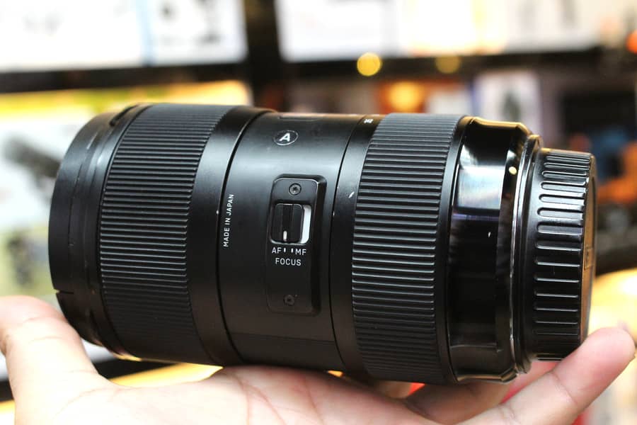 Sigma 18-35MM F1.8 DC HSM Lens (Canon Mount) 1