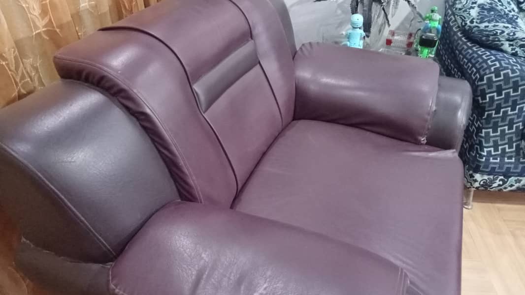 Leather sofa 0