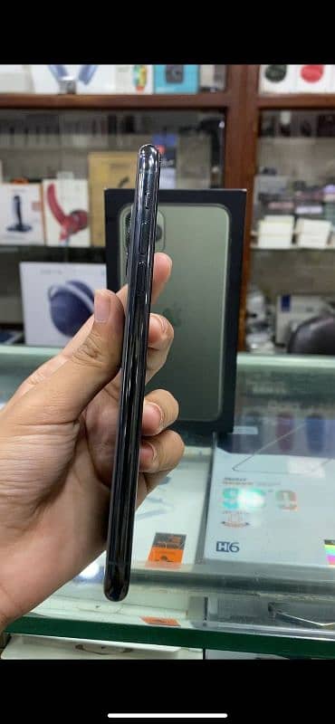 iphone 11 pro max PTA approved 256gb 3