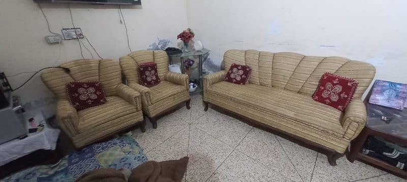 wooden sofa set in good condition 0