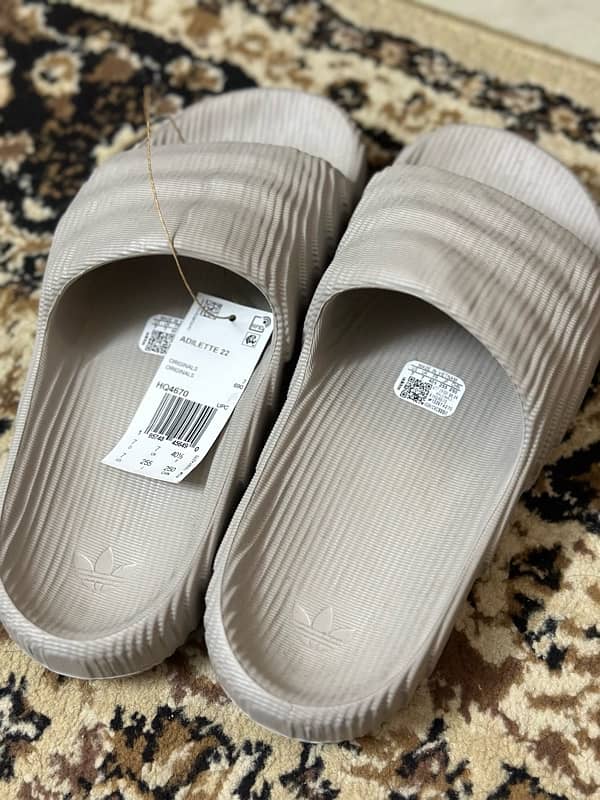 ADIDAS SLIDES 4