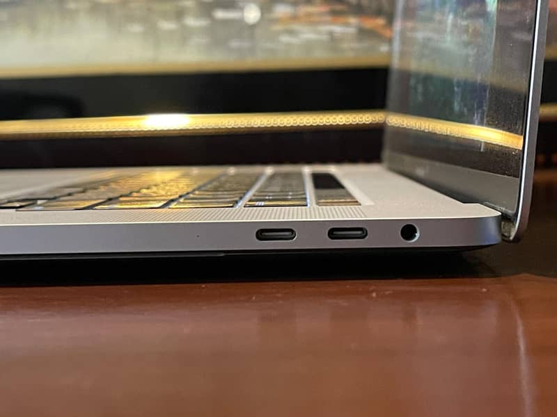 MacBook 2018 | i9 | 32 | 512 | 4gc (03354400115) 6