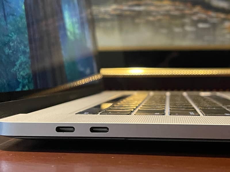 MacBook 2018 | i9 | 32 | 512 | 4gc (03354400115) 8