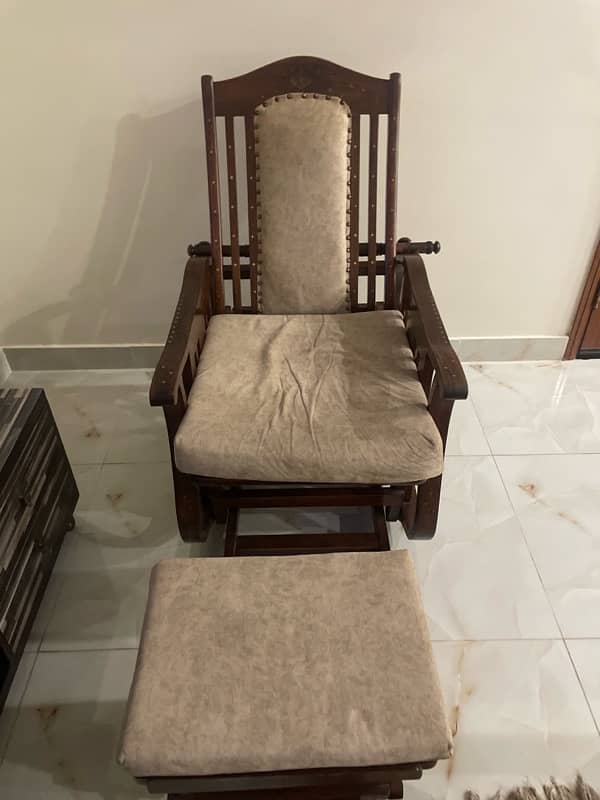 rocking chair/recliners 1