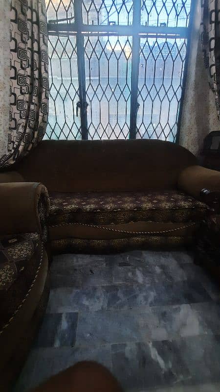 3 piece sofa in good condition 0