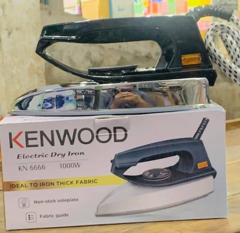 Electric iron with indicator light 0