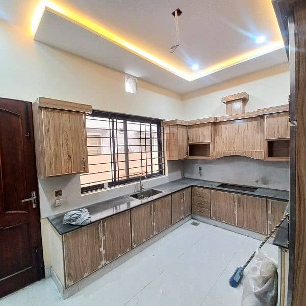 10 Marla Brand New House For Rent In Bahria Town Lahore 4