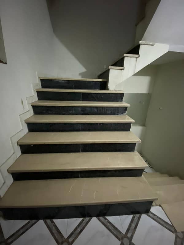 8 MARLA HOT LOCATION 4 STORY BUILDING AVAILABLE FOR SALE IN ALI TOWN 1