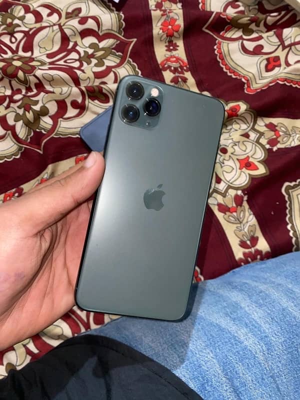 iPhone 11 Pro Max .  10/9 . 0