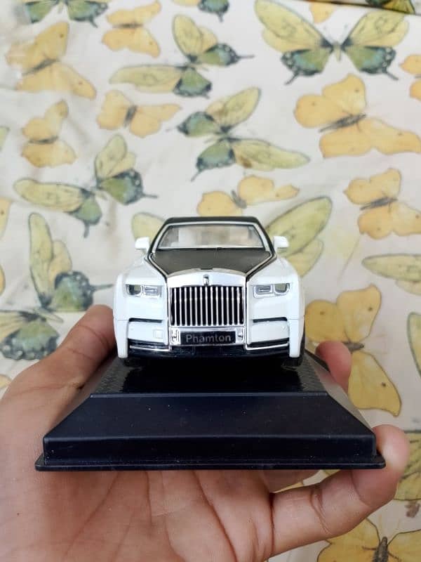 diecast model Dubai import argent sale price negotiable can be deliver 1