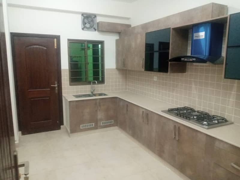 10 Marla 3 Bed Brand New Flat For Sale In Askari 11- Sector D, Lahore 1