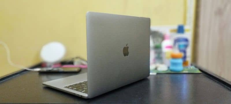 Apple MacBook Pro 2018 Core i7, 13 inch 4