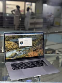 MacBook Pro 2018 15 inch i7