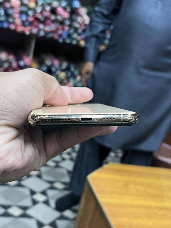 iphone 11pro max 64 GB 4