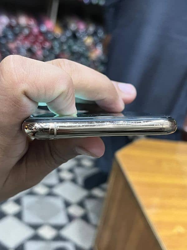 iphone 11pro max 64 GB 5