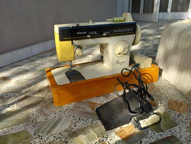 Singer Professional sewing machine 0