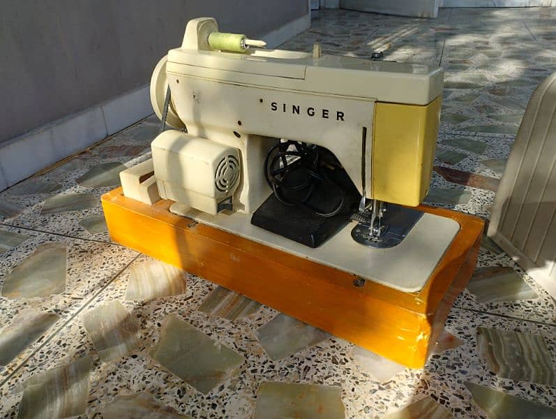 Singer Professional sewing machine 1