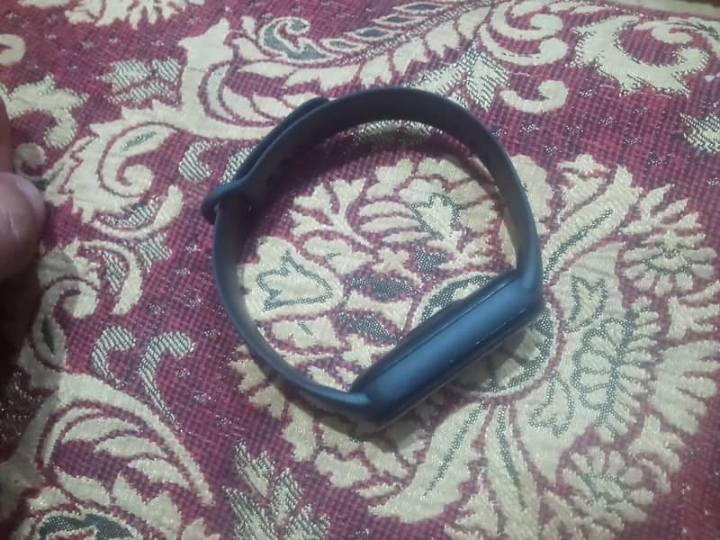 MI band 6 4 day battery life with four straps and box available 1