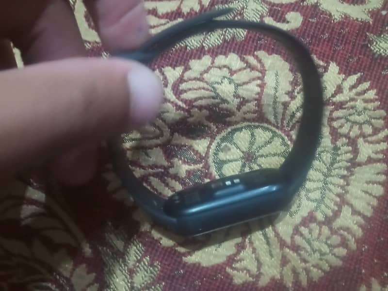 MI band 6 4 day battery life with four straps and box available 3